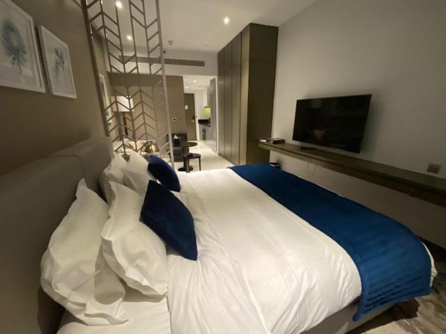 Apartment Phineek Elegant Canal View Maison Prive Business Bay